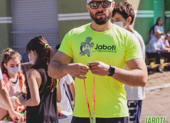 Exercício físico não é somente emagrecimento, mas diminuição de diabetes, colesterol, diz educador Eduardo Chueire no Maite Bursman e Você Eduardo Chueire