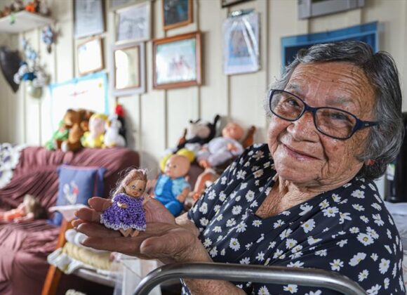 Idosa de 89 anos entrega brinquedos recuperados no Natal para crianças do Boqueirão WhatsApp Image 2023-01-06 at 20.40.56