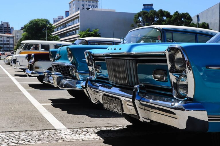 DETRAN-PR realiza evento para comemorar a placa preta para veículos antigos.