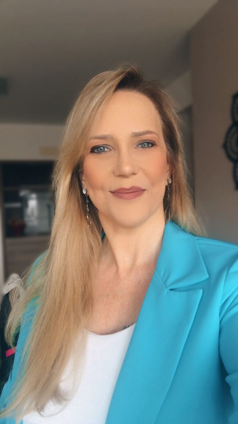 Próxima dos 50 anos de idade, ela mudou de profissão. Hoje, Claudia Schuh trabalha para auxiliar outras pessoas a se encontrarem profissionalmente