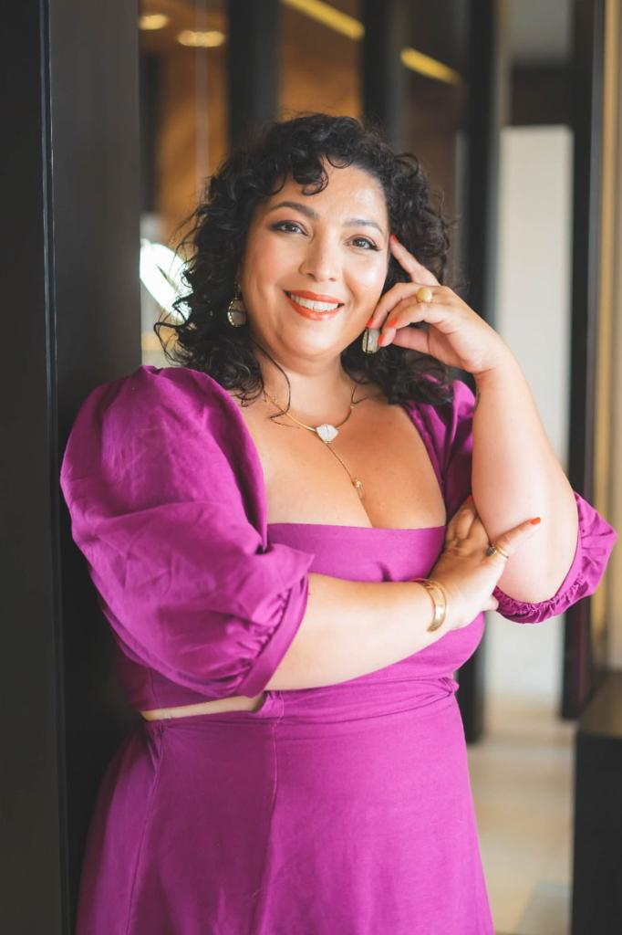 Aline Coberllini: uma mulher que exalta e celebra o poder do feminino Aline Coberllini: uma mulher que exalta e celebra o poder do feminino