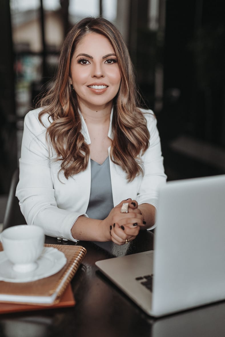 Franciane Rosa: uma história de superação por meio da hipnoterapia Franciane Rosa: uma história de superação por meio da hipnoterapia