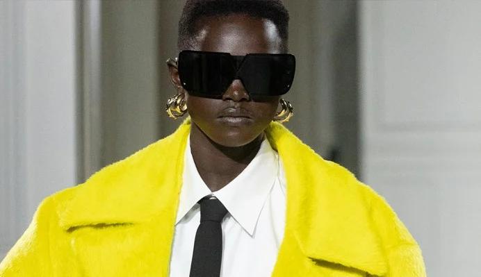 Gravatas estão de volta: a tendência dos desfiles de moda de Paris e Milão