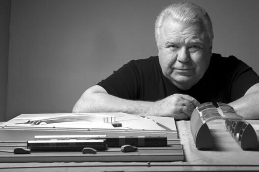 Selo Jaime Lerner Design, do consagrado arquiteto paranaense, ganha destaque em galeria paulista Selo Jaime Lerner Design, do consagrado arquiteto paranaense, ganha destaque em galeria paulista