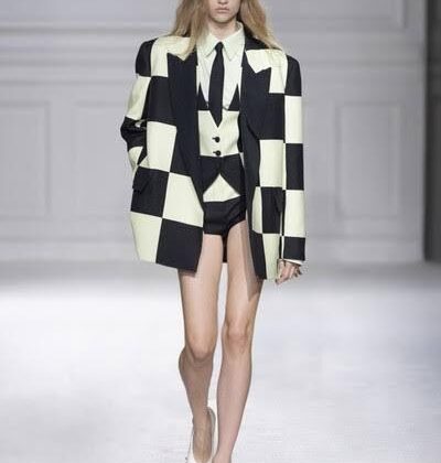 Sobretudos, texturas e estampas são destaques do Outono/Inverno 2023/24 da Valentino Sobretudos, texturas e estampas são destaques do Outono/Inverno 2023/24 da Valentino