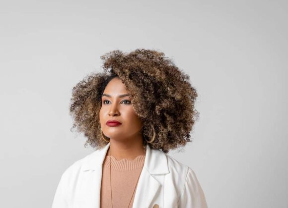 Fabiana Moura alerta sobre o valor do debate social entre homens e mulheres sobre o tema feminismo Fabiana Moura alerta sobre o valor do debate social entre homens e mulheres sobre o tema feminismo