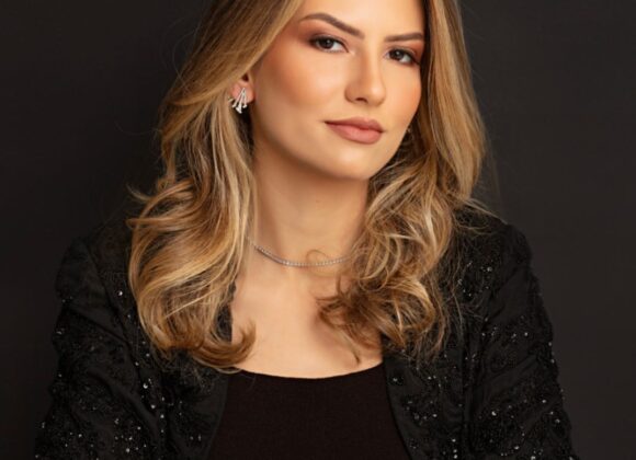 Claudia Teston superou inúmeras dificuldades e hoje se destaca como mãe e profissional