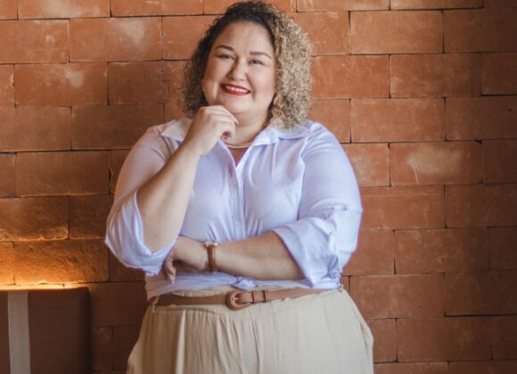 Fabiana viveu uma transição de carreira e hoje, como psicóloga, ajuda profissionais do Brasil todo que desejam fazer o mesmo