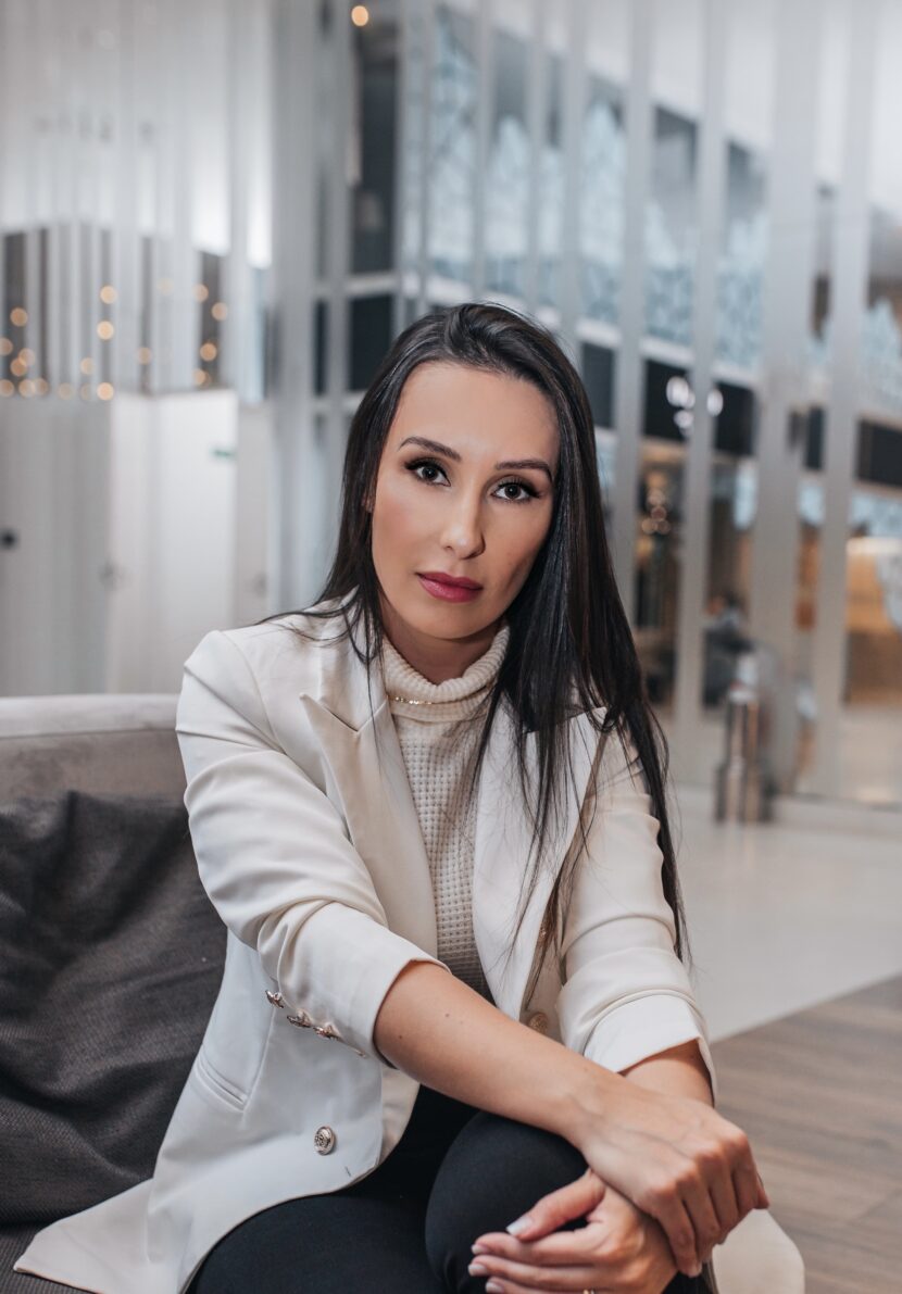 Suelen Franke Haus dedicou sua vida a área de cirurgia bucomaxilofacial se tornando uma das melhores profissionais no seu ramo Suelen Franke Haus dedicou sua vida a área de cirurgia bucomaxilofacial se tornando uma das melhores profissionais no seu ramo