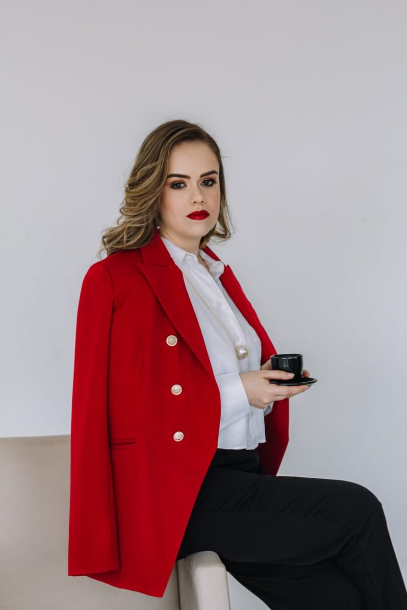 Advogada trabalhista, Karen Xavier precisou recomeçar várias vezes até descobrir seu caminho Advogada trabalhista, Karen Xavier precisou recomeçar várias vezes até descobrir seu caminho