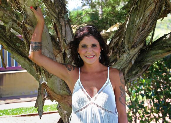 Maria Flávia é terapeuta quântica e ensina que por meio da espiritualidade tudo é possível