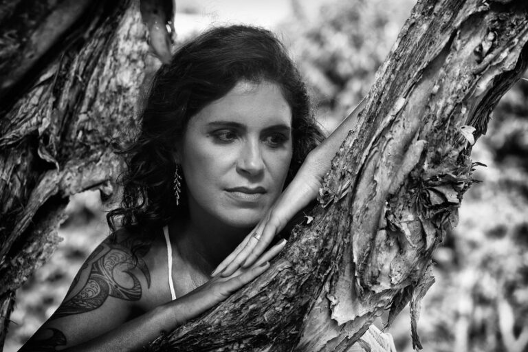 Maria Flávia é terapeuta quântica e ensina que por meio da espiritualidade tudo é possível