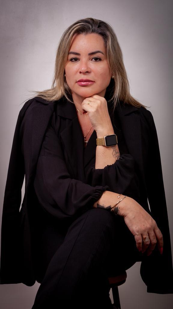 Simone Batista Vilares: Uma trajetória de sucesso no júri popular e mentoria no direito penal