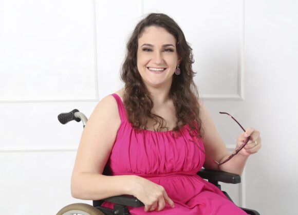 "Eliane Batista: Superando Limitações e Empoderando Mulheres com Deficiência no Mercado Digital