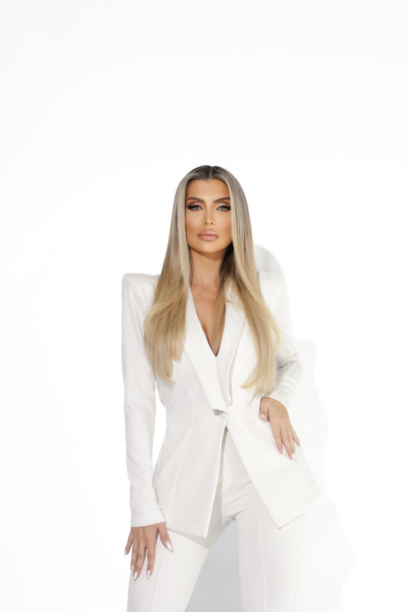 Talita Cogo é modelo, atriz, e agora também empresária