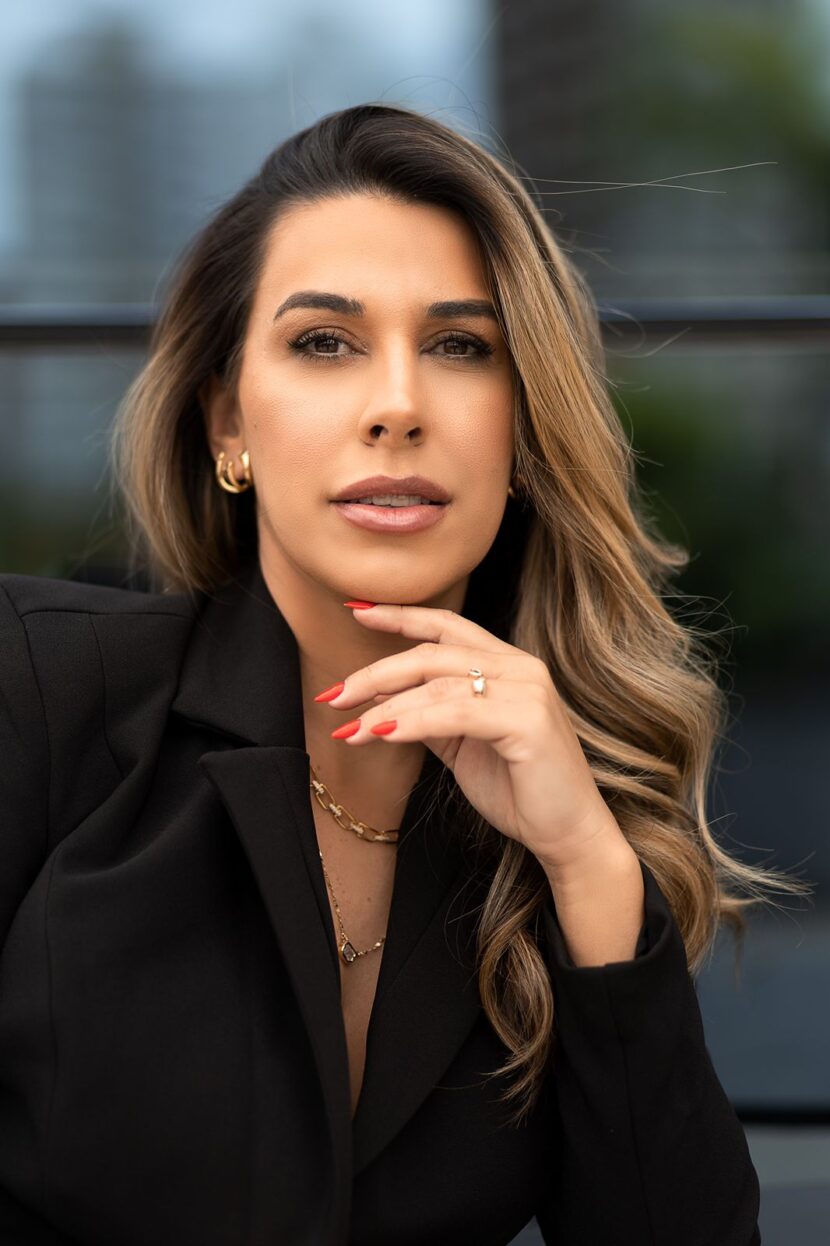 Paola Telles é médica, especialista em diversas áreas e atende nas cidades de Balneário Camboriú (SC) e Curitiba (PR) Saúde e bem-estar: a medicina praticada para cuidado integral do corpo