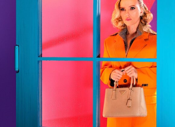 Galleria: Modelo icônico da Prada surge reimaginado em cores vivas e padronagens geométricas