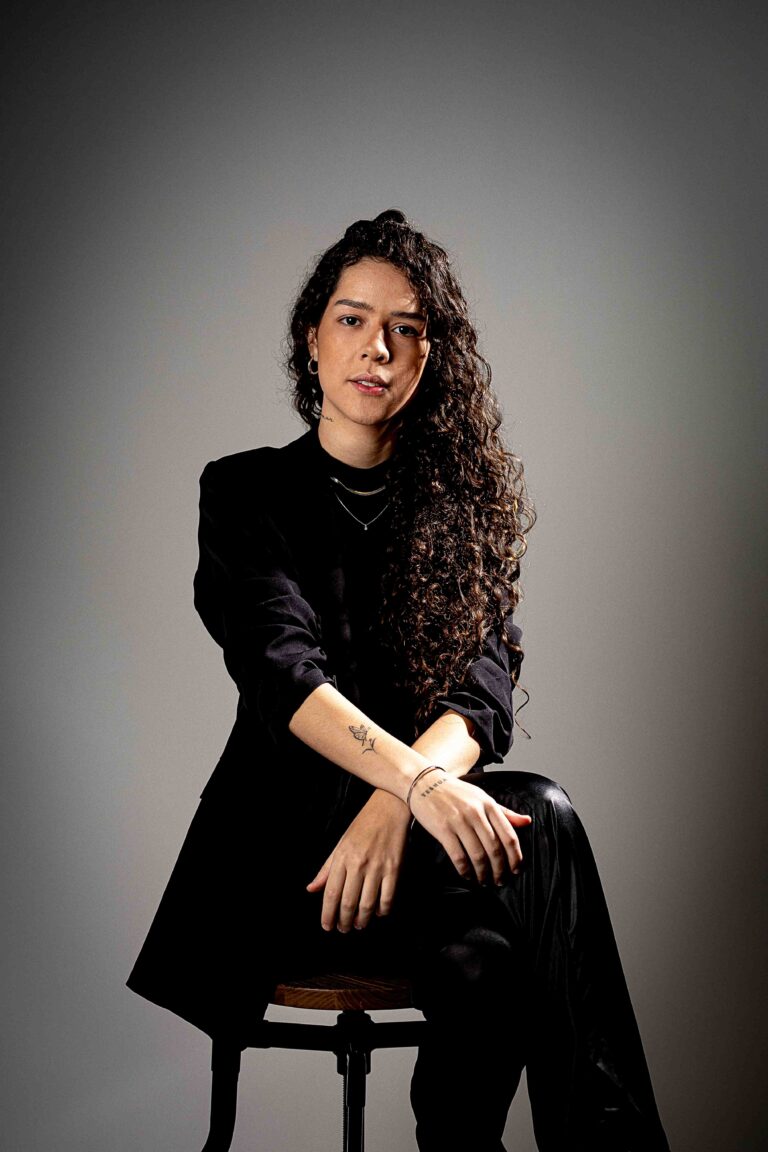 Conheça a trajetória de Geovanna Dias e sua missão de ajudar clínicas de estética a se destacarem no ambiente digital
