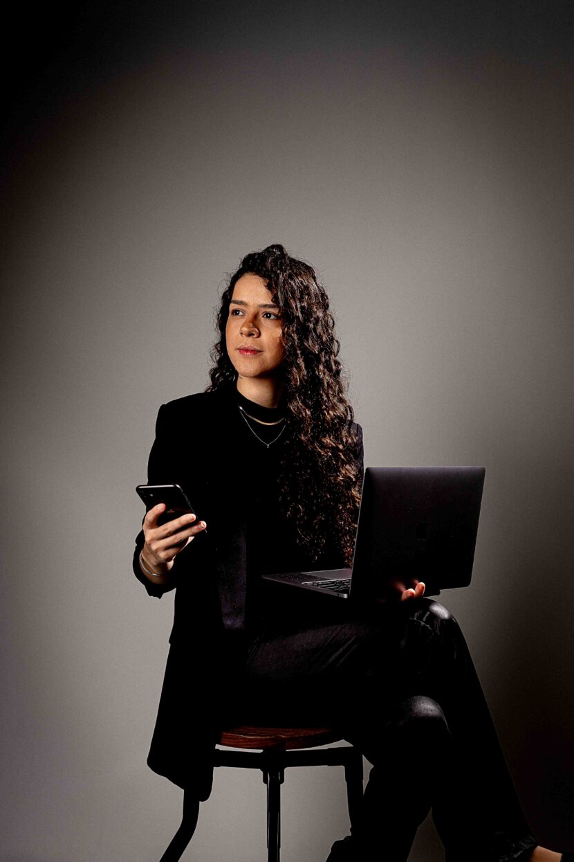 Geovanna Dias: a especialista em marketing que revoluciona a comunicação na estética feminina Conheça a trajetória de Geovanna Dias e sua missão de ajudar clínicas de estética a se destacarem no ambiente digital