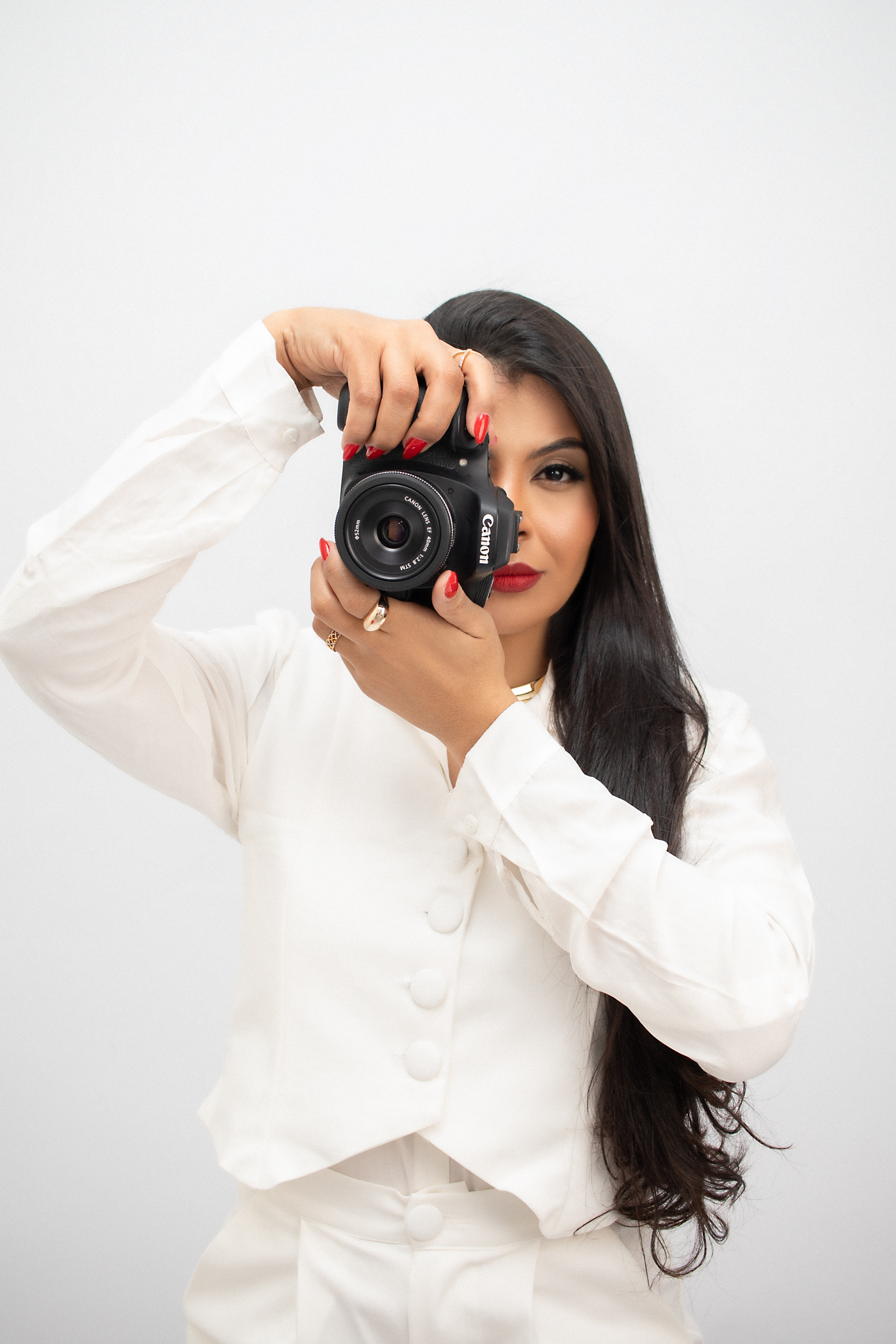 Ela comprou sua primeira câmera aos 14 anos trabalhando como babá e auxiliar de serviços gerais