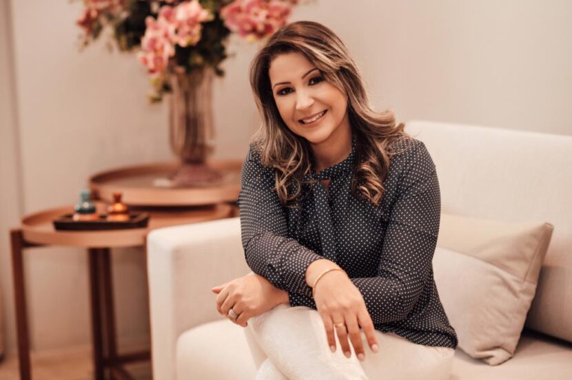 Andressa da luz: Da timidez ao desenvolvimento humano Andressa da Luz após ter experiências consigo mesma optou por atuar na área e ajudar pessoas