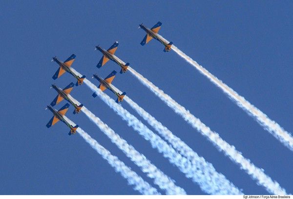 Apresentação da Esquadrilha da Fumaça é cancelado em Curitiba devido a muitas exigências e faltas de recursos financeiros Apresentação da Esquadrilha da Fumaça é cancelado em Curitiba devido a muitas exigências e faltas de recurso