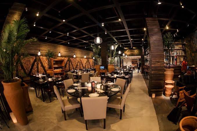 Pobre Juan no Pátio Batel, um refúgio refinado em área nobre de Curitiba Pobre Juan no Pátio Batel, um refúgio refinado em área nobre de Curitiba