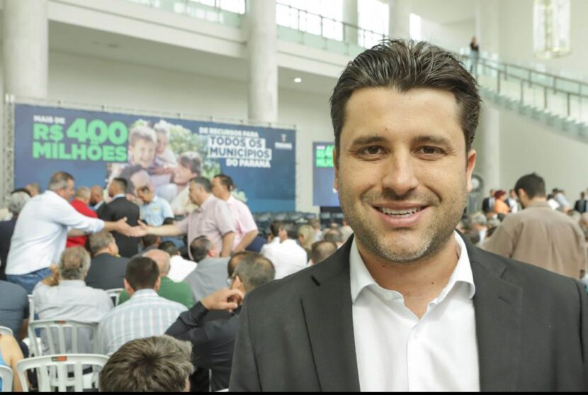 Governo do Paraná anuncia repasse de R$455 milhões a 399 municípios do estado Governo do Paraná anuncia repasse de R$455 milhões a 399 municípios do estado