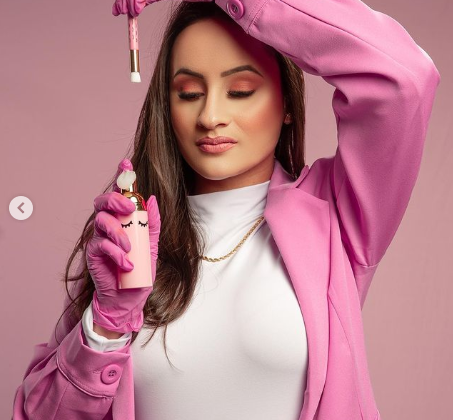 Gabi Fernandes: com apenas 18 anos é lash designer, e empresária de sucesso Gabi Fernandes: com apenas 18 anos é lash designer, e empresária de sucesso