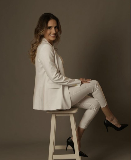 Letícia Giovanini: é promotora de justiça em Curitiba e autora do livro Mulheres, Política e Direitos Políticos Doutoranda e mestre em ciências jurídico-políticas pela Universidade de Lisboa