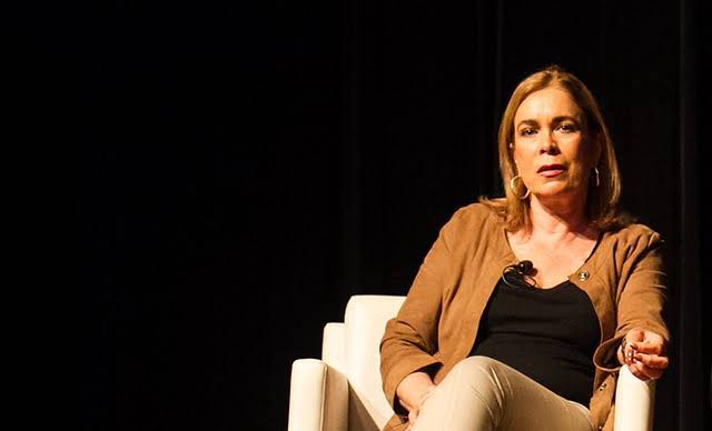 A poeta e escritora Mary Del Priore participa de evento literário no auditório Regina Casil