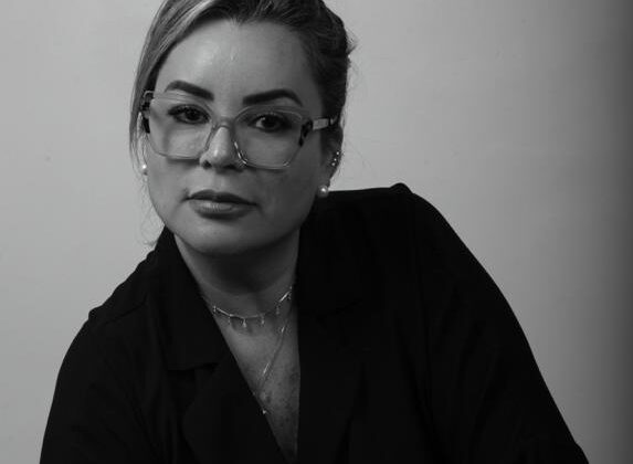 Simone Batista Vilares: Uma trajetória de sucesso no júri popular e mentoria no direito penal