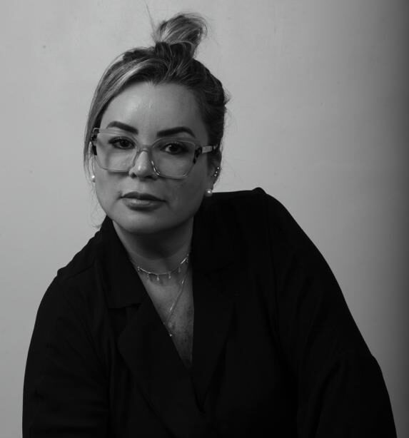 Simone Batista Vilares: Uma trajetória de sucesso no júri popular e mentoria no direito penal Simone Batista Vilares: Uma trajetória de sucesso no júri popular e mentoria no direito penal