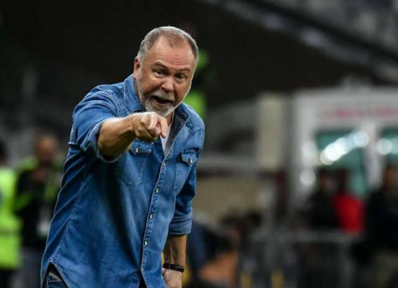 Mano Menezes volta ao comando do Corinthians pela terceira vez Mano Menezes volta ao comando do Corinthians pela terceira vez