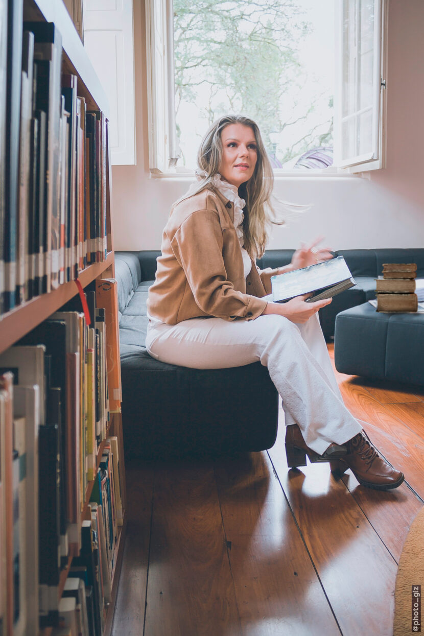 MULHERES QUE INSPIRAM OUTRAS MULHERES: A jornalista e coach Claudia Queiroz apresenta o “Caminho para OZ” A jornalista e coach Claudia Queiroz apresenta o “Caminho para OZ”