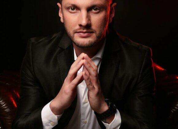 Arthur Lobo é um experiente Gestor Público e hoje atua pela Prefeitura Municipal de Curitiba