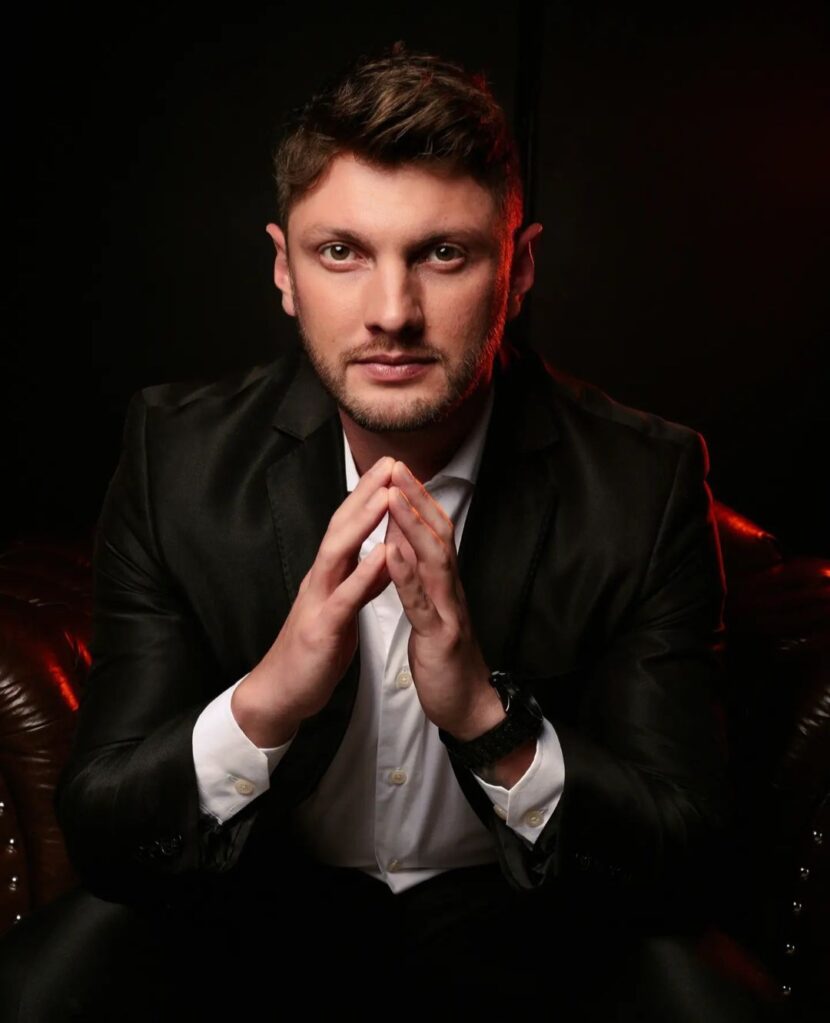 Arthur Loro é um experiente Gestor Público e hoje atua pela Prefeitura Municipal de Curitiba Arthur Lobo é um experiente Gestor Público e hoje atua pela Prefeitura Municipal de Curitiba