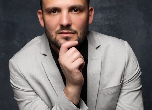 Dr Edson Rezende é especialista em Harmonização Facial e Harmonização de Orelhas