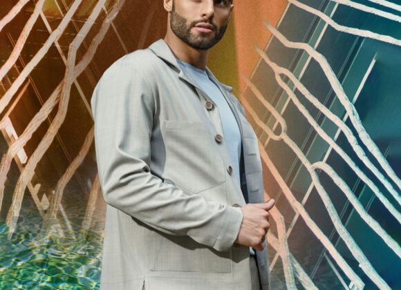 Ricardo Almeida lança sua coleção Verão 24 com peças que vão da alfaiataria ao jeans