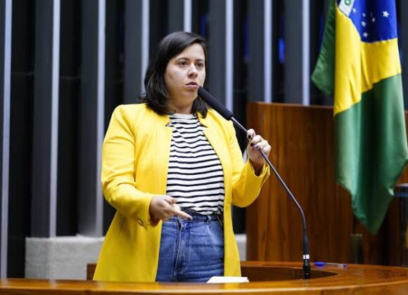 Irmão de deputada Sâmia Bomfim é velado no interior de São Paulo Irmão de deputada Sâmia Bomfim é velado no interior de São Paulo