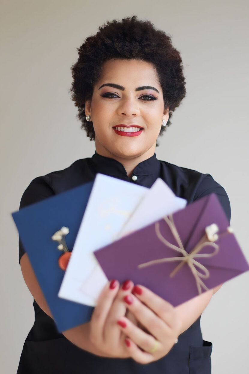 Amanda Oliveira: Transformando Sonhos em Papelaria Personalizada para Casamentos Amanda Oliveira: Transformando Sonhos em Papelaria Personalizada para Casamentos