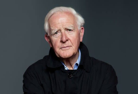 O túnel dos pombos: documentário acompanha a vida do escritor John le Carré O túnel dos pombos: documentário acompanha a vida do escritor John le Carré