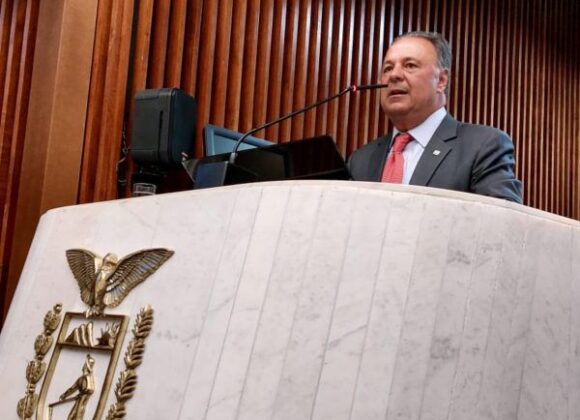 Leonardo Petrelli Neto recebeu o título de Cidadão Benemérito do Estado do Paraná Foto: Orlando Kissner/Alep