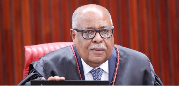 TSE: Bolsonaro tem 2 votos favoráveis e 1 contrário a sua condenação TSE: Bolsonaro tem 2 votos favoráveis e 1 contrário a sua condenação