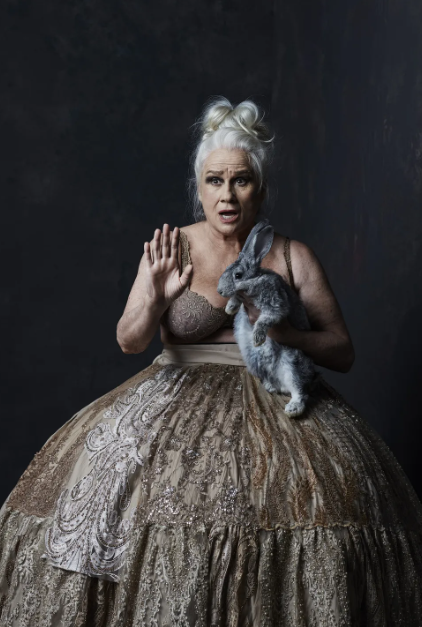 A Peça Ficções estrelada por Vera Holtz retorna a Curitiba