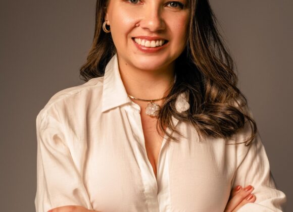 Conheça a trajetória profissional de Karina Oliveira - De Estagiária a Gestora Hospitalar, Life Coach e Empreendedora