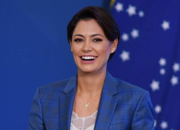 PL planeja alavancar a popularidade de Michelle Bolsonaro nas eleições municipais e discute sua candidatura para o futuro PL planeja alavancar a popularidade de Michelle Bolsonaro nas eleições municipais e discute sua candidatura para o futuro
