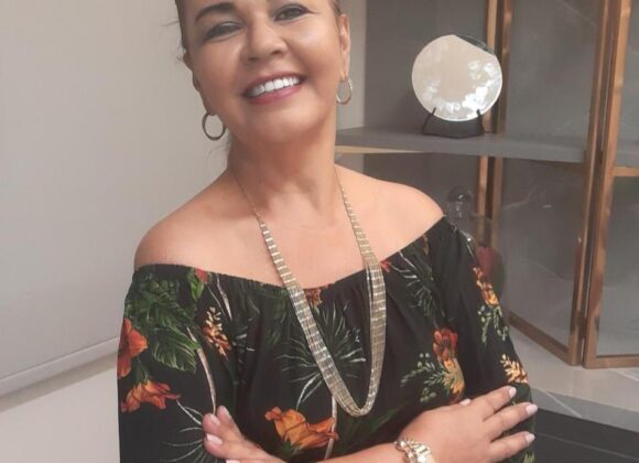 MULHERES QUE INSPIRAM OUTRAS MULHERES: Assirlene Xavier é especialista em relacionamentos e em auxiliar mulheres a transformarem e fortalecerem seu emocional Assirlene Xavier é Doutora em Ciências da Educação e Especialista em Relacionamentos