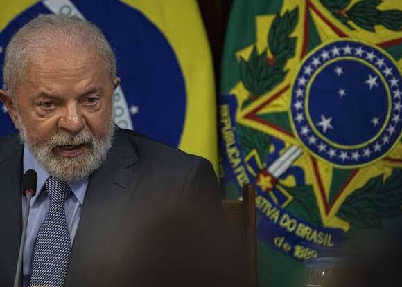 Governo Lula estuda formas para a diminuição dos valores de passagens aéreas Governo Lula estuda formas para a diminuição dos valores de passagens aéreas
