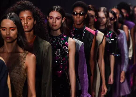 São Paulo Fashion Week apresenta peças de Alfaiataria Minimalista São Paulo Fashion Week apresenta peças de Alfaiataria Minimalista